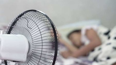 Por que você não deve dormir com o ventilador ligado