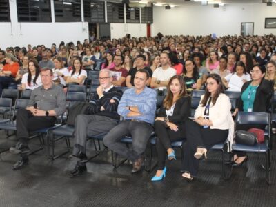 ‘A arte de ensinar’: palestra do educador Gabriel Perissé reúne 600 professores do Ensino Fundamental de Marília