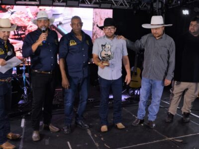 Dupla Augusto César e Gustavo vence o 5º Festival Sertanejo Caipira de Marília, com participação especial das Irmãs Barbosa