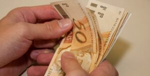 Saque até 16 mil AGORA: Trabalhadores vão receber dinheiro de volta e você precisa saber se está na lista
