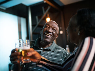 Cientistas encontram relação importantíssima entre a cerveja e o Alzheimer
