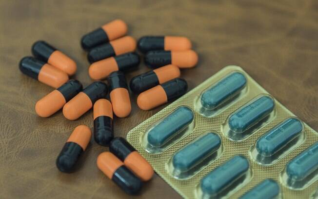 Omeprazol: entenda os riscos de tomar remédio contra gastrite e refluxo por muito tempo