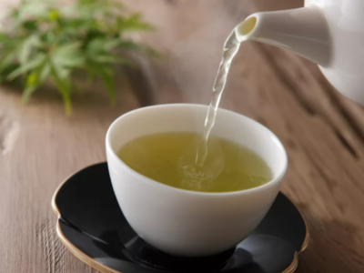 Conheça um chá de erva com propriedades medicinais, que reduz o inchaço e acaba com a dor de cabeça