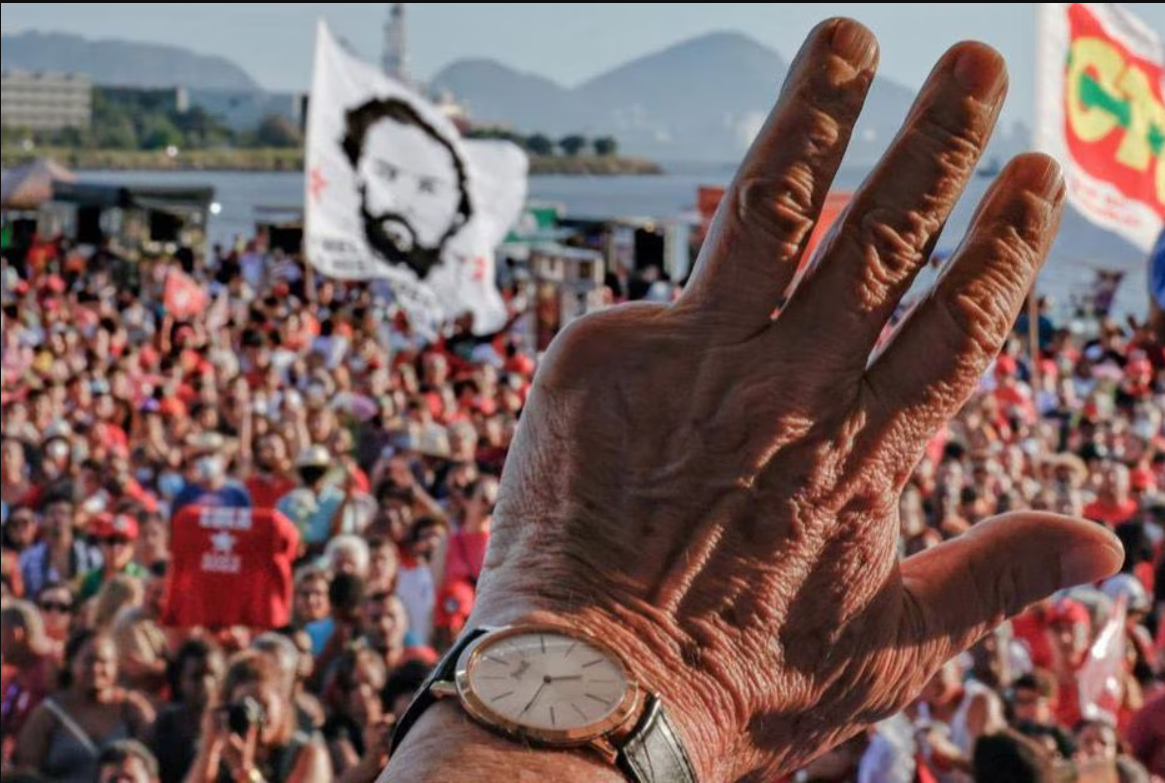 Lula ficou com presentes de luxo: relógios Cartier e Piaget, além de colar de ouro branco, diz site