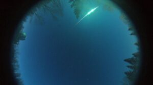 Vídeo mostra meteoro verde iluminando no céu de cidades na Turquia. Impressionante! Saiba diferença entre asteroide, cometa e meteoro