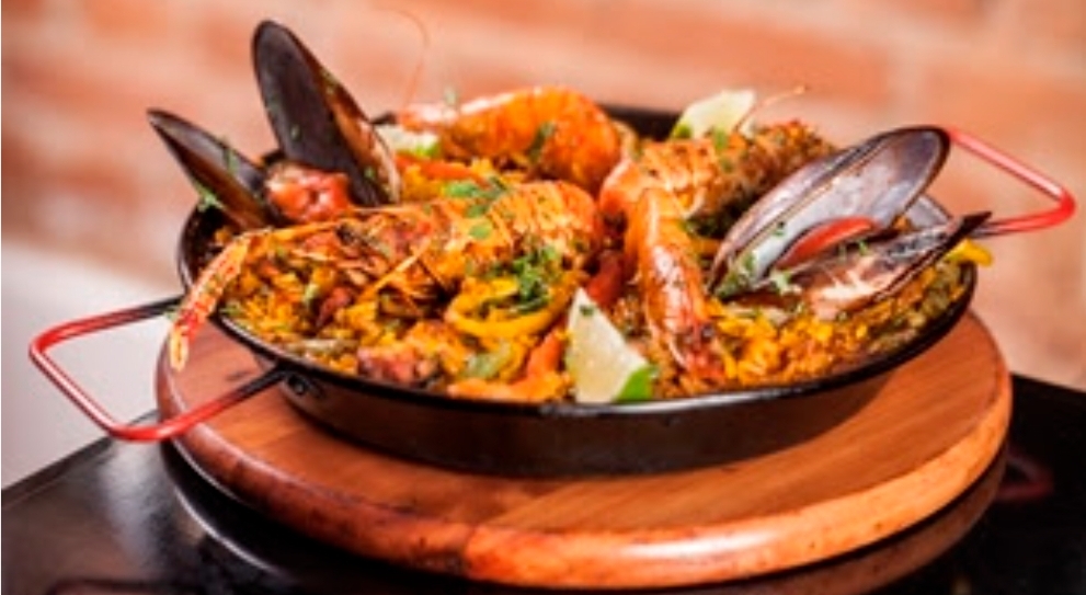 70 mil paella em 10 anos. Conheça os variados tipos com chef de renomado restaurante