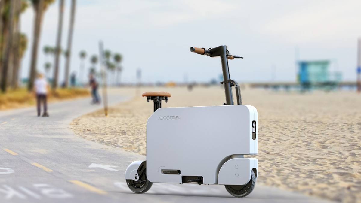 Scooter elétrica da Honda é barata e fica do tamanho de uma mala. Veja Vídeo