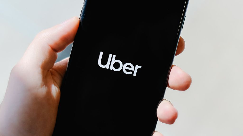 Uber é condenada a contratar motoristas no Brasil