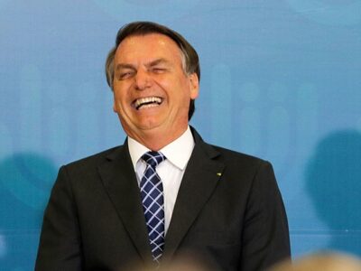 Fake News sobre Suposto Livro de Bolsonaro Desmascarada pelo Próprio Presidente