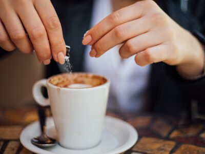 Café pode causar gastrite? Veja o que diz a medicina