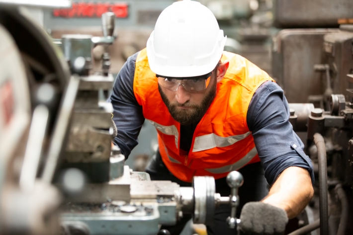 Produção industrial cai em julho, resultado é pior do que já era esperado