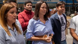 Como no Brasil? Por que o chavismo teme eleições limpas? Lá, ao menos, pesquisa mostra larga vantagem de opositora sobre Maduro