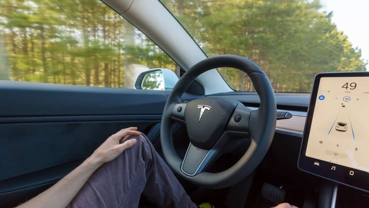 Justiça dos EUA vai decidir se Tesla será responsável por mortes envolvendo o Autopilot