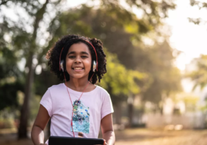 Pediatras chamam atenção para problema associado à prática comum realizada por crianças