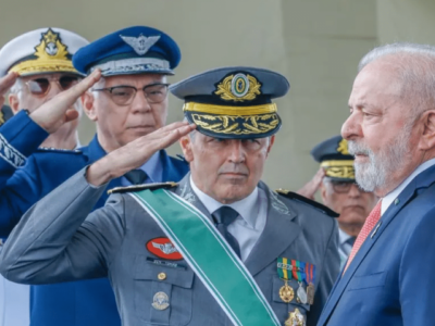 Em mais uma manobra para regular as Forças Armadas, mudança em lei prevê impeachment de comandantes e militares reagem