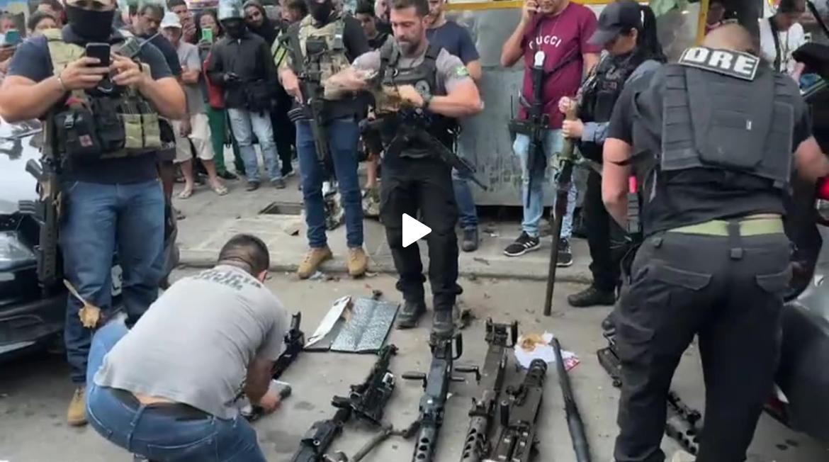 Vídeo mostra momento em que armas desviadas do Exército são recuperadas no Rio