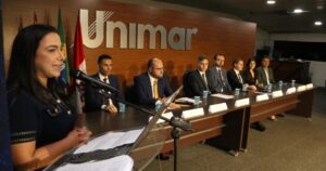 Semana Acadêmica do Direito da Unimar é aberta com advogado e CEO do Nelson Wilians Advogados, que atua em todo país, Ásia, Europa e América Latina
