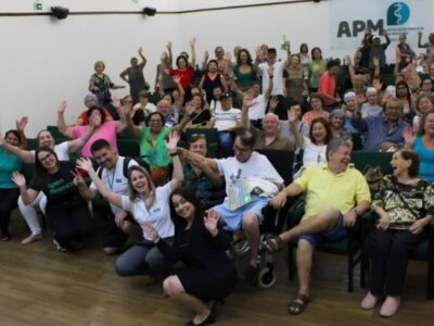 Espaço Viver Bem Unimed Marília promove evento em celebração ao Dia do Idoso, dedicado ao bem-estar e orientação ao beneficiários