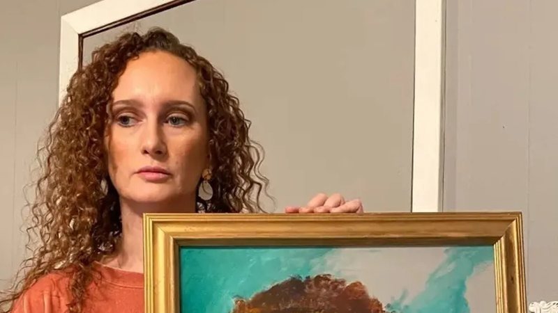 Mulher se surpreende com retrato “idêntico” a ela pintado por piloto da Segunda Guerra Mundial; VEJA