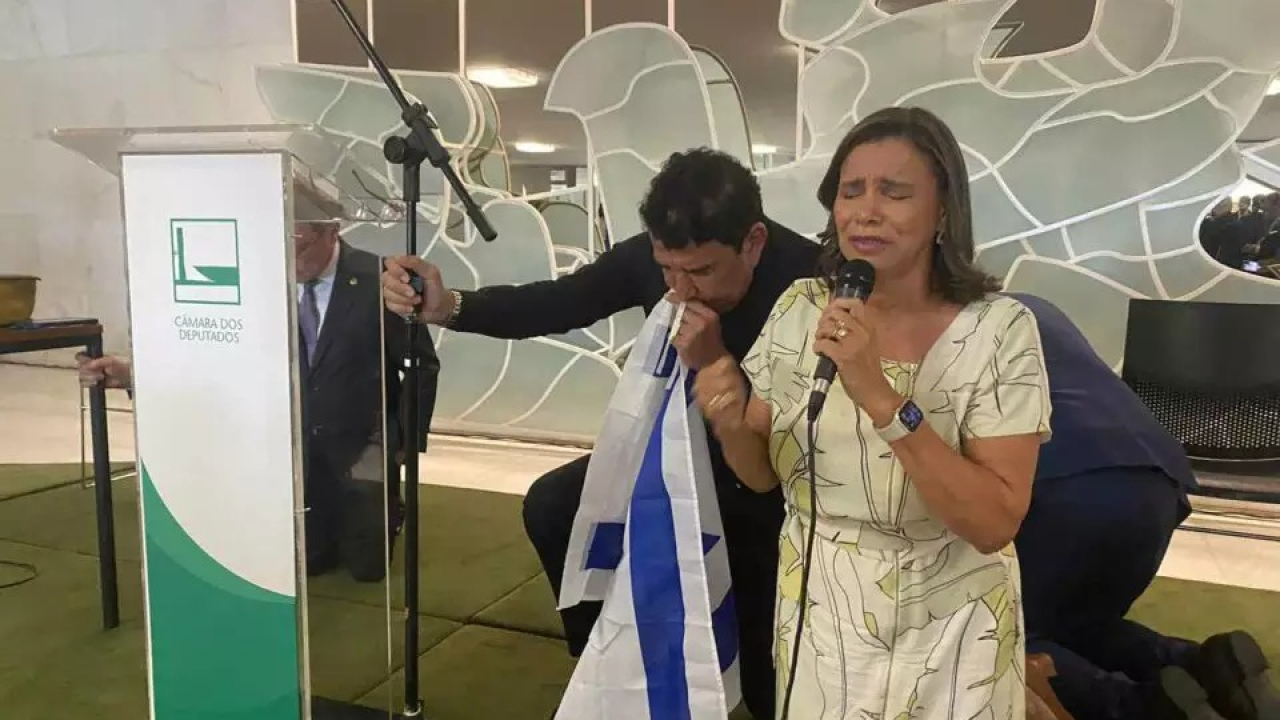 Governo Lula tem amor profundo por grupos terroristas, diz magno malta em ato pró Israel