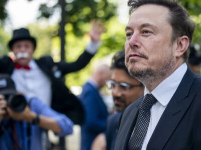 Elon Musk perde R$ 126 bilhões e ainda é o mais rico do mundo