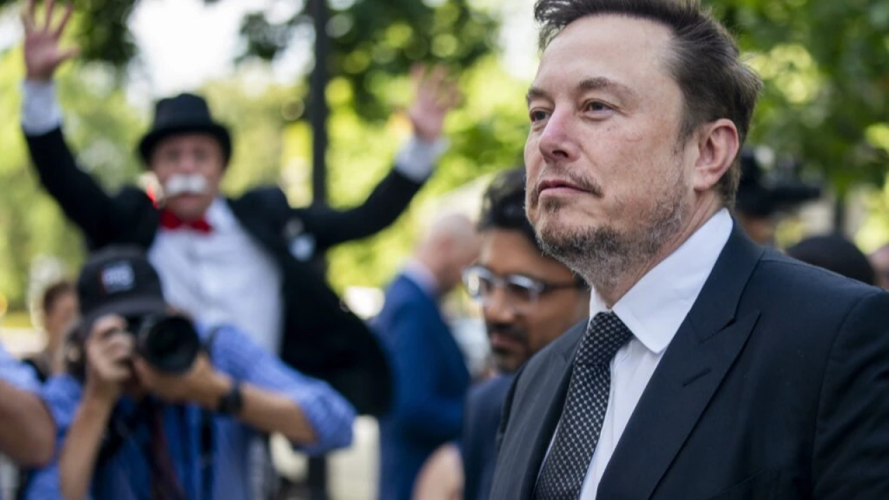 Elon Musk perde R$ 126 bilhões e ainda é o mais rico do mundo
