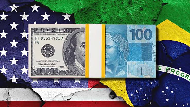 Dólar fecha no maior patamar desde o fim de março e real tem pior desempenho entre 33 maiores economias