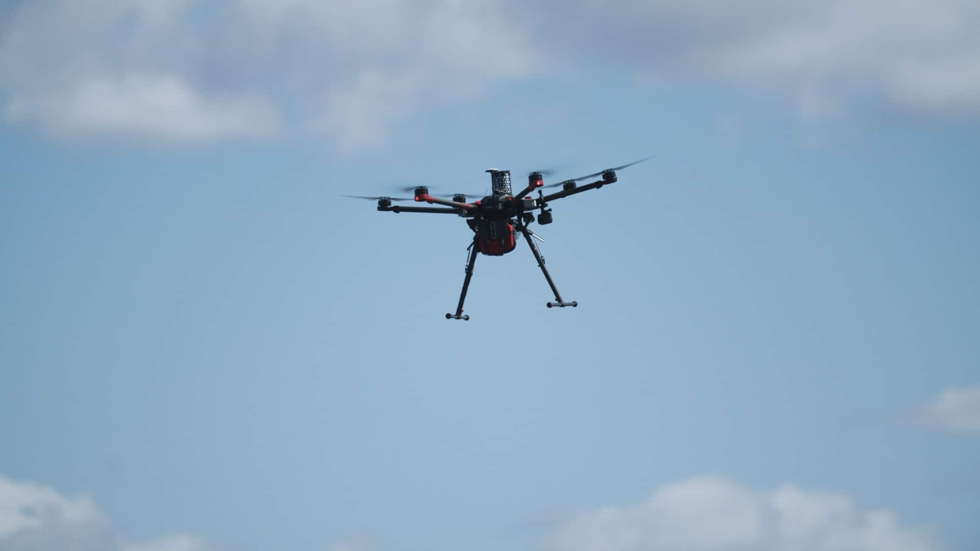 Drones com desfibrilador podem ser mais rápidos que ambulâncias, segundo estudo