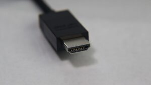 Como passar imagem do celular para TV com adaptador HDMI