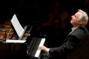Maestro João Carlos Martins e Bachiana se apresentam no Teatro de Marília dia 14. Garanta seu lugar!