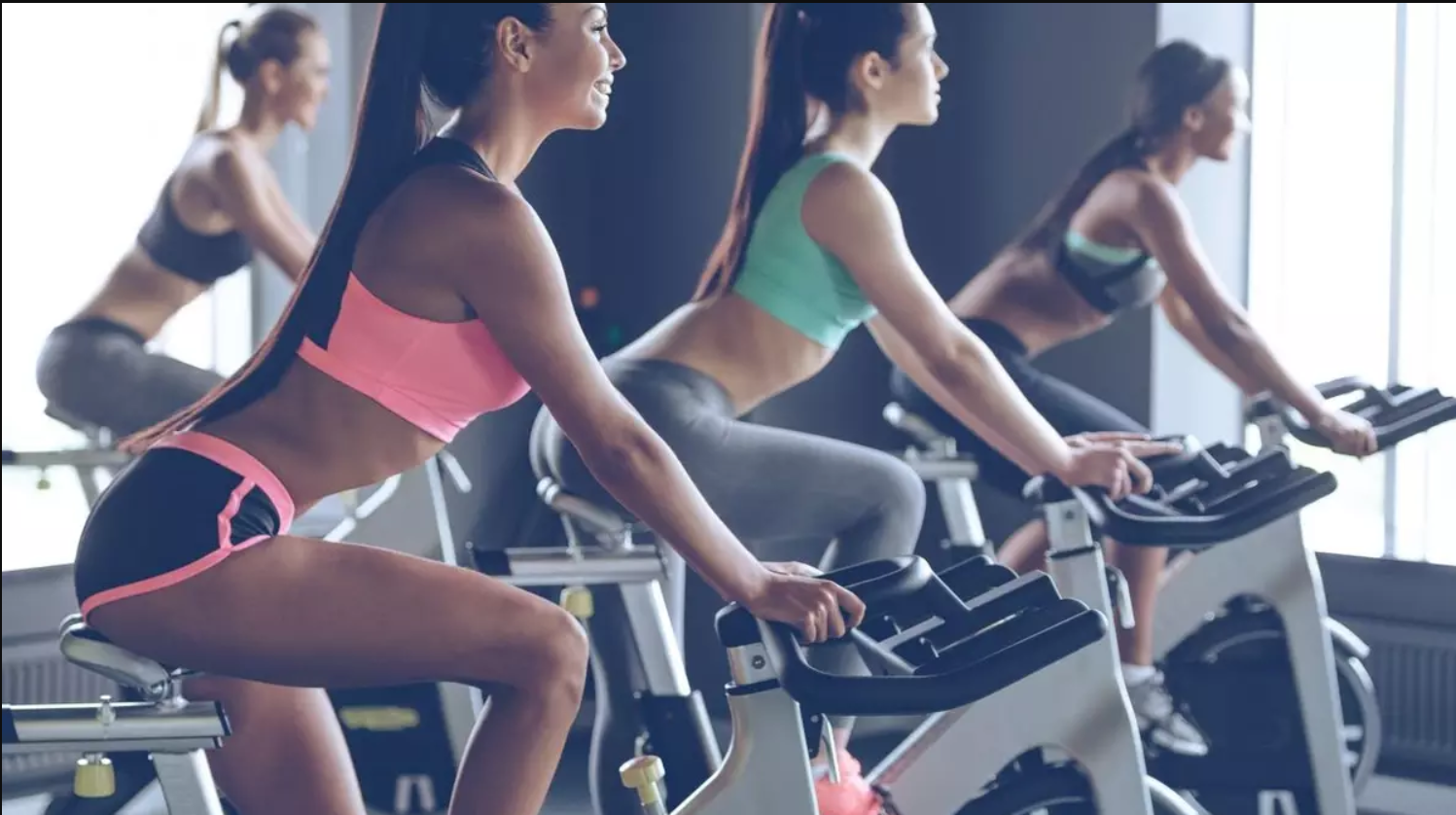 Uma só aula de spinning pode deixar xixi preto e levar para UTI? Entenda a rabdomiólise, efeito tóxico do exercício intenso