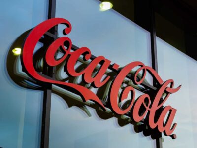 Coca-Cola é acusada de mentir sobre reciclagem; entenda