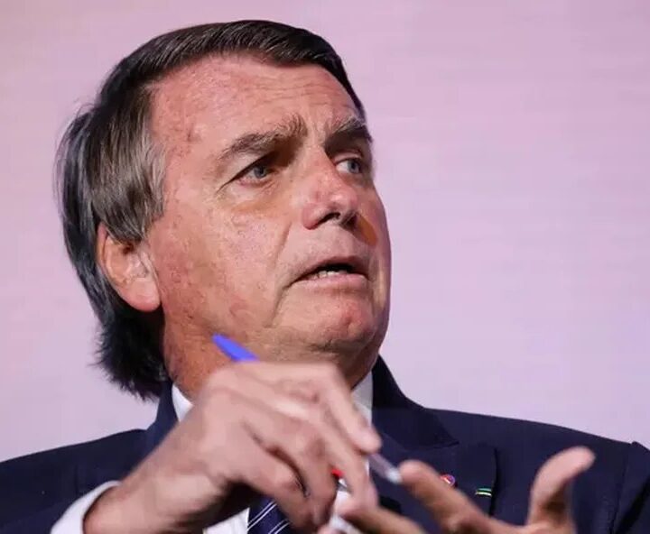 Elegem-se de verde e amarelo e votam com o PT, diz Bolsonaro; VEJA VÍDEO