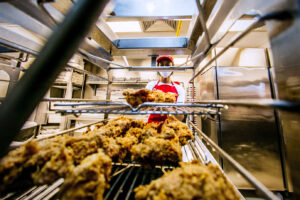 Marília Shopping inaugura primeira unidade do KFC na região, trazendo o sabor inigualável do frango frito mais famoso do mundo