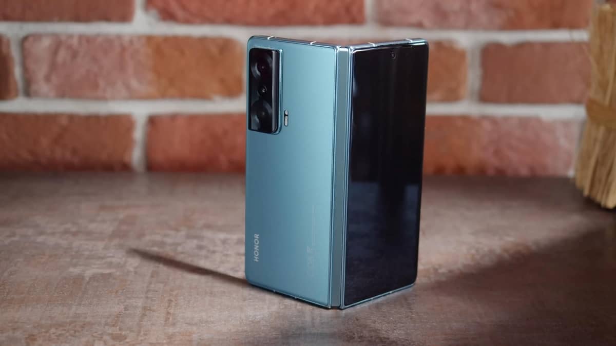 Huawei pode lançar smartphones de dobragem tripla em 2024