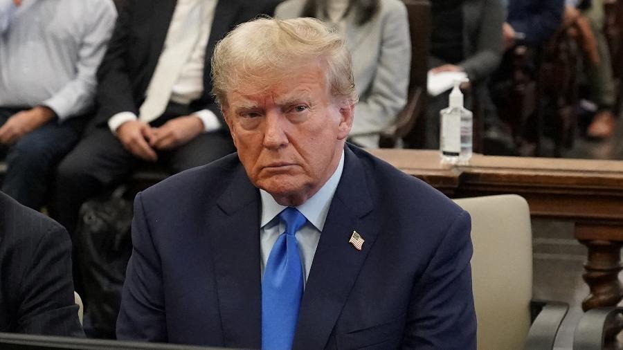 Trump dá dura em juiz na audiência preliminar, chama de parcial e juiz ameaça parar julgamento