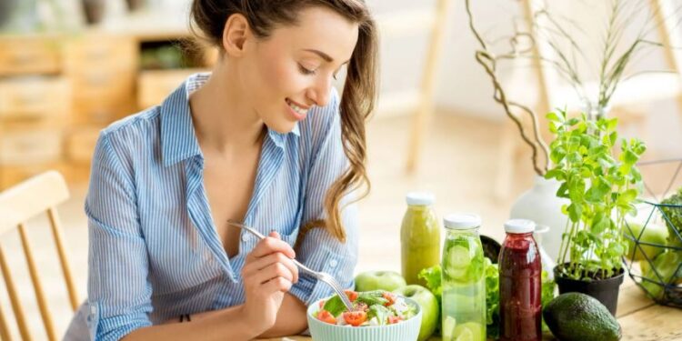 Conheça 5 alimentos anti-inflamatórios e detox para quem exagerou demais na ceia