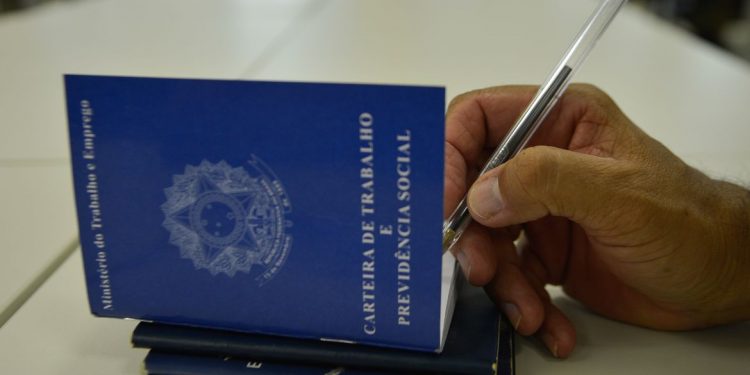 Comissão do Senado aprova projeto de redução de jornada de trabalho sem perda salarial