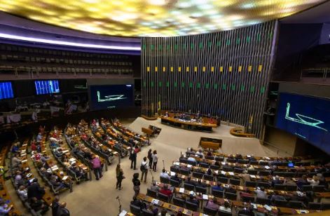 Câmara dos Deputados deve gastar R$ 100 milhões em reforma de apartamentos dos parlamentares