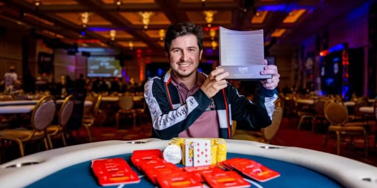 Brasileiro vence campeonato de poker em Las Vegas e fatura quase R$ 5 milhões