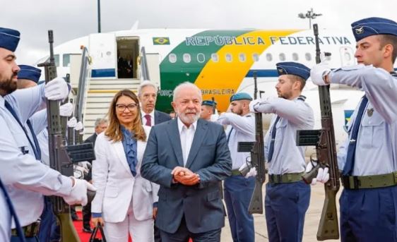 Gasto com viagens de Lula ao exterior disparam; veja números