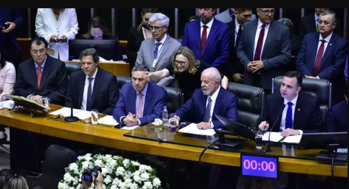 Lula é recebido no Congresso com um coro “o ladrão chegou”