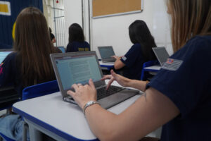 Alunos de Marília terão apoio de inteligência artificial para melhorar redação e mais matemática