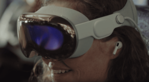 Apple Vision Pro será lançado com 150 filmes 3D e dezenas de streamings