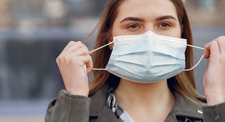 Espanha impõe uso obrigatório de máscaras em centros de saúde após aumento de infecções por vírus respiratórios