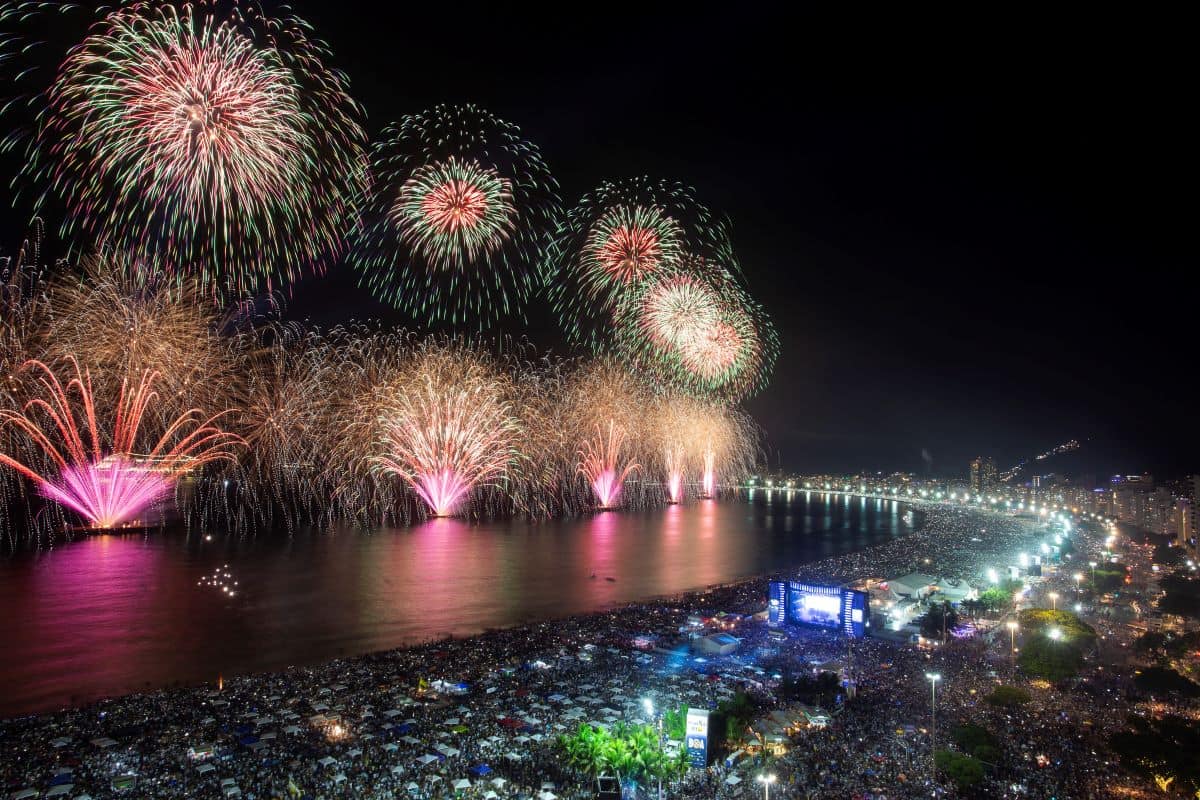 O ano não acaba à meia-noite de 31 de dezembro segundo a ciência