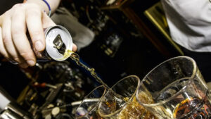 Apenas uma latinha de energético por mês já aumenta os riscos de insônia e piora qualidade do sono