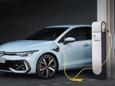 Volkswagen apresenta novo Golf; modelo híbrido pode vir ao Brasil