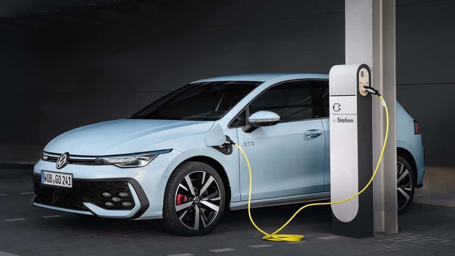 Volkswagen apresenta novo Golf; modelo híbrido pode vir ao Brasil