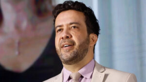 Janones mantém fake news sobre Carlos Bolsonaro ter computador da ABIN